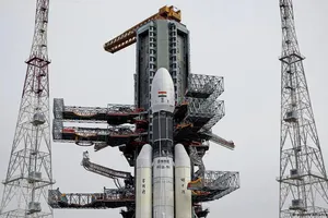 Ấn Độ hoãn sứ mệnh mặt trăng chỉ 1 giờ trước khi phóng tàu