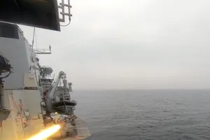 Anh thử nghiệm tên lửa tấn công tàu nhỏ giữa căng thẳng Iran