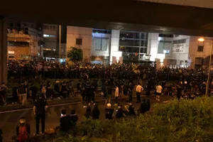 Văn phòng liên lạc Trung Quốc ở Hong Kong bị biểu tình vây kín