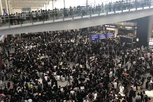 Người Hong Kong tiếp tục tập trung biểu tình ở sân bay