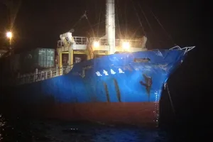 Tàu chiến bí ẩn của Trung Quốc đâm hư hại một tàu Đài Loan 