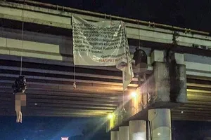 Băng đảng ma túy giết 19 người, treo xác trên cầu vượt