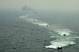 Ông Duterte cần có đối sách khác với Bắc Kinh ở biển Đông