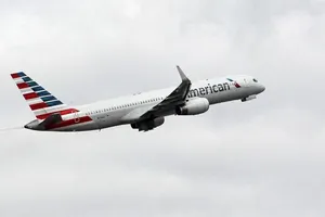 Thợ máy phá hệ thống máy bay vì không được ký hợp đồng