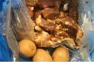 Mang thịt heo vào nước Úc, một người Việt bị trục xuất