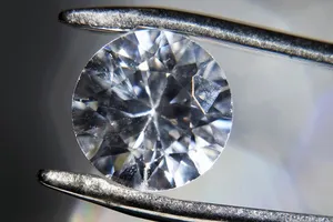 Viên kim cương gần 2 triệu USD 'bốc hơi' trong một triển lãm