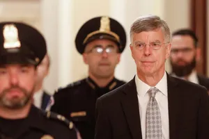 'Ông Trump ghim viện trợ Ukraine đòi điều tra nhà Biden'