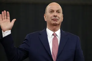 Sondland tuyên thệ để làm chứng trước Ủy ban Tình báo Hạ viện. Ảnh: AP