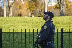 Nhà Trắng, trụ sở Quốc hội Mỹ bị phong tỏa do máy bay lạ