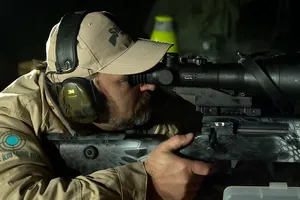 Xem thiện xạ Nga 'bách phát bách trúng' giữa đêm đen như mực