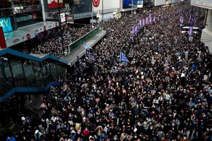  Người dân Hong Kong xuống đường đánh dấu 6 tháng biểu tình