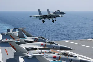 Thiếu hụt phi công, Trung Quốc chưa thể phát triển hải quân