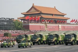 Các tên lửa hạt nhân Đông Phong DF-5B trong Lễ duyệt binh kỷ niệm 70 năm Quốc khánh Trung Quốc 01/10/2019. Ảnh: XINHUA