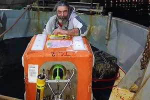 Hải quân Mỹ phải trả tiền để lấy lại một thiết bị thuộc hệ thống EARS từ một ngư dân Croatia. Ảnh: THE DRIVE