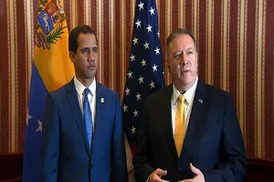 Lãnh đạo phe đối lập Juan Guaido (trái) gặp gỡ Ngoại trưởng Mỹ Mike Pompeo. Ảnh: CNN