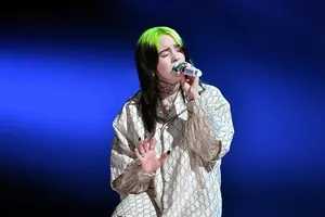 Billie Eilish trình diễn trong lễ trao giải Grammy 2020
