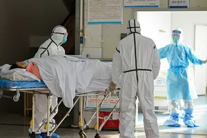 Các chuyên gia vẫn đang xem xét các yếu tố mới có thể khẳng định dịch Corona là đại dịch toàn cầu. Ảnh: AP