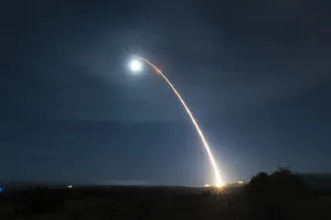 ên lửa ICBM Minuteman III được phóng thử từ căn cứ không quân Vandenberg, California (Mỹ) ngày 5-2. Ảnh: AFGSC