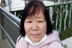 Người mẹ Trung Quốc được Úc phá lệ cho nhập cảnh thăm con lần cuối. Ảnh: THEAGE.COM.AU