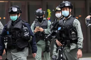 Cảnh sát Hong Kong đang truy tìm hai người trốn khỏi nơi cách ly dành cho người nhập cảnh từ Trung Quốc. Ảnh: SCMP