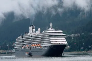 Tàu du lịch Westerdam neo đậu gần cảng Sihanoukville của Campuchia, vào ngày 13-2. Ảnh: EPA