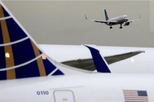 Nhiều hãng hàng không Mỹ tiếp tục kéo dài thời gian hủy chuyến bay đến Trung Quốc. Ảnh: REUTERS