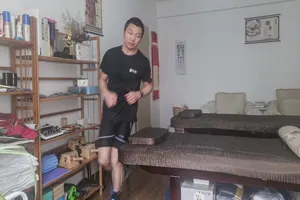 Anh Pan Shancu đã chạy siêu marathong vòng quanh nhà trong vòng 6 tiếng đồng hồ. Ảnh: AFP