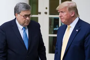 Bộ trưởng Tư pháp Mỹ William Barr (trái) và Tổng thống Donald Trump họp báo tại Nhà Trắng hồi tháng 7-2019. Ảnh: AFP