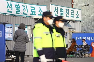 Một trạm kiểm tra thân nhiệt tại sân bay quốc tế Daegu (Hàn Quốc) ngày 18-2. Ảnh: AFP