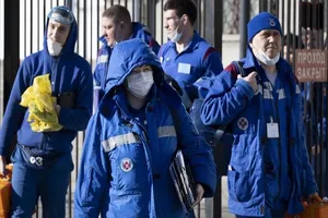 Giới chức thủ đô Moscow thưc hiện một chiến dịch quy mô lớn ngăn chặn sự lây lan của COVID-19 trên toàn thành phố. Ảnh: AP