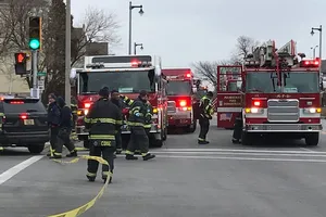 Bị sa thải, một cựu nhân viên Molson Coors quay lại nhà máy tấn công bằng súng. Ảnh: USA TODAY