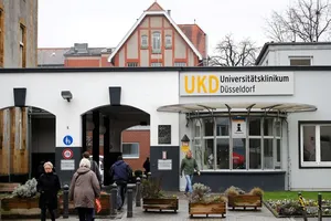 Bộ trưởng Y tế Đức Jens Spahn thừa nhận không thể tiếp tục theo dõi "chuỗi lây nhiễm" virus COVID-19 ở nưo