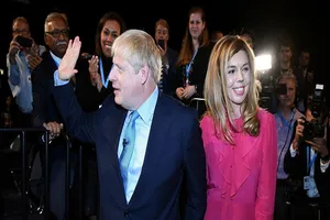 Thủ tướng Anh Boris Johnson và người bạn gái của ông, cô Carrie Symonds. Ảnh: AFP