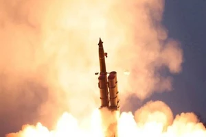 Một tên lửa do Triều Tiên phóng lên được Hãng Thông tấn nhà nước Triều Tiên (KCNA) công bố ngày 28-11-2019. Ảnh: REUTERS