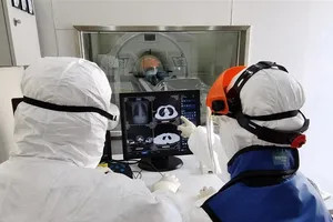 Cuộc chiến chống dịch COVID-19 của Trung Quốc đã để lại nhiều thông tin và bài học quý giá cho thế giới. Ảnh: TÂN HOA XÃ