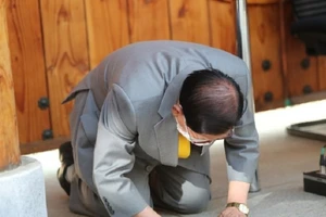 Chuyên gia tôn giáo Hàn Quốc cho rằng giáo chủ Tân Thiên Địa nên kêu gọi tín đồ của mình hợp tác, thay vì xin lỗi người dân Hàn Quốc. Ảnh: THE KOREA TIMES