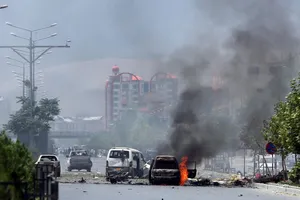 Hiện trường một vụ tấn công do Taliban thực hiện ở thủ đô Kabul (Afghanistan) hồi năm 2015. Ảnh: AP