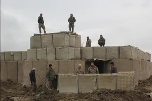 Lực lượng an ninh Afghanistan tại một chốt kiểm tra. Ảnh: REUTERS