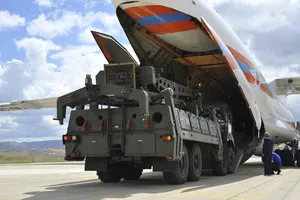 Lô S-400 đầu tiên được chuyển giao cho Thổ Nhĩ Kỳ hồi tháng 7-2019. Ảnh: AP