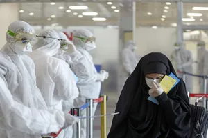 Một phụ nữ trở về từ tâm dịch Qom đang được kiểm tra y tế. Ảnh: AP chụp ngày 5-3 