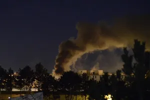 Các phạm nhân phóng hỏa nhà tù Dozza ở TP Bologna, vùng Emilia-Romagna (Ý) phản đối chính sách phòng dịch COVID-19 của chính phủ. Ảnh: RT