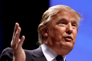 Tổng thống Donald Trump trong một cuộc họp báo tại Nhà Trắng hôm 14-2. Ảnh: AFP