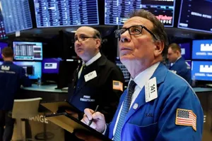 Thị trường chứng khoán lao dốc là một trong những biểu hiện của các tác động tiêu cực của dịch COVID-19. Ảnh: ABC NEWS