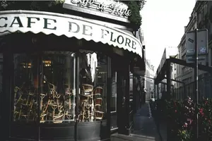 Một quán cà phê tại khu phố Saint-Germain-des-Prés, Quận 6, Paris đóng cửa từ ngày 14-3 do yêu cầu từ Chính phủ. Ảnh: AFP