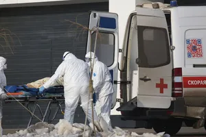 Bệnh nhân đầu tiên ở Nga tử vong vì COVID-19 trong chiều ngày 19-3. Ảnh: BLOOMBERG