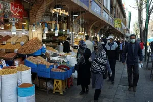 Người dân Iran tại khu mua sắm Grand Bazaar, thủ đô Tehran hôm 20-3. Ảnh: REUTERS