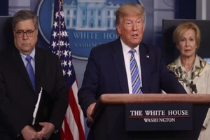 Tổng thống Trump kêu gọi cần phải bảo vệ người Mỹ gốc Á sau những báo cáo họ bị phân biệt bằng lời nói và bạo lực. Ảnh: REUTERS