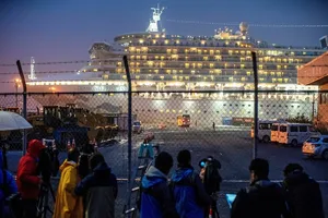 Tàu du lịch Diamond Princess tại bến cảng Daikoku ở TP Yokohama từ ngày 16-2. Ảnh: REUTERS