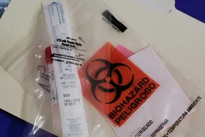 Giới chức y tế Mỹ tuyên bố trong tuần này, Mỹ sẽ sử dụng bộ kit xét nghiệm mới được cấp phép. Ảnh: REUTERS