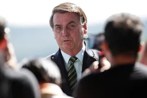 Tổng thống Brazil Jair Bolsonaro tiếp tục chỉ trích các biện pháp phòng dịch COVID-19. Ảnh: REUTERS